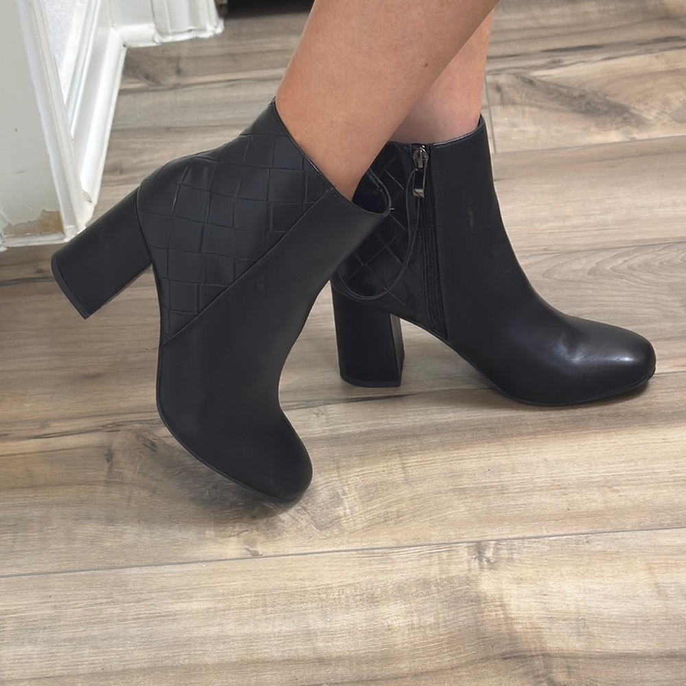 MIA Black Heeled Boots with Chunky Heel